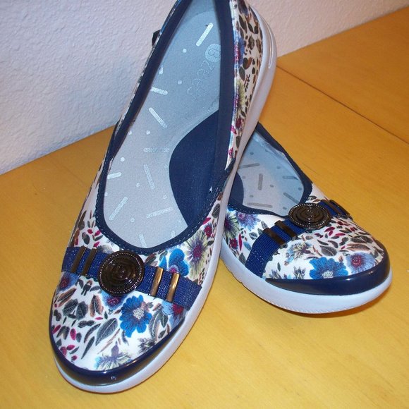 Shoes - Zee Floral Flats